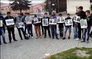 Armenian youth of Akhaltskha respected the memory of Armenian Genocide victims with candles and pictures of murdered intellectuals